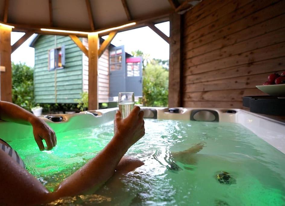 Romantic Retreat - Luxury Shepherds Hut + Hot Tub! Камборн Экстерьер фото